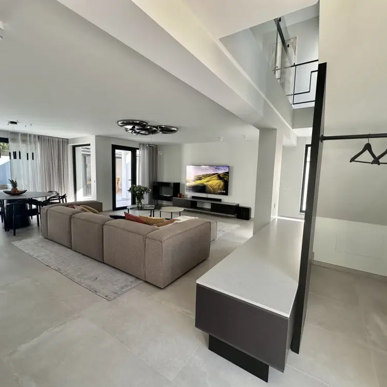 Sale of detached villa in Puerto Banús