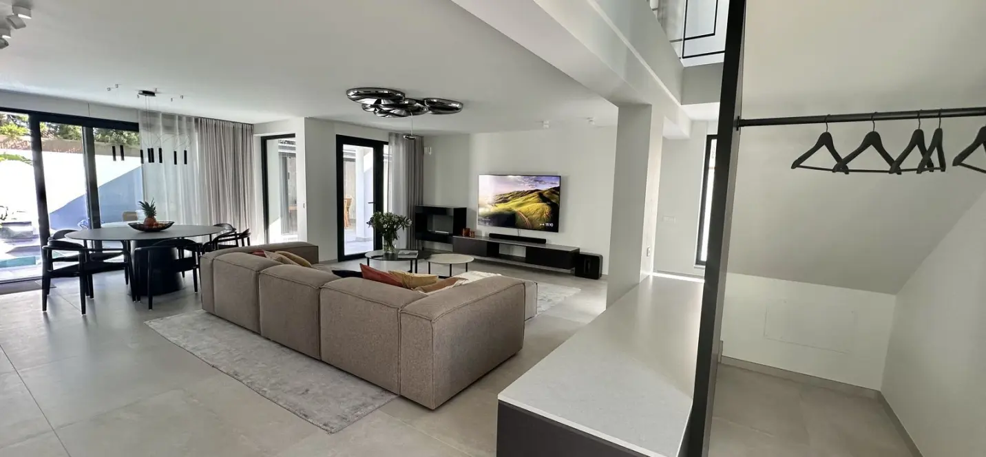 Sale of detached villa in Puerto Banús 1