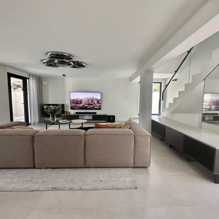 Sale of detached villa in Puerto Banús
