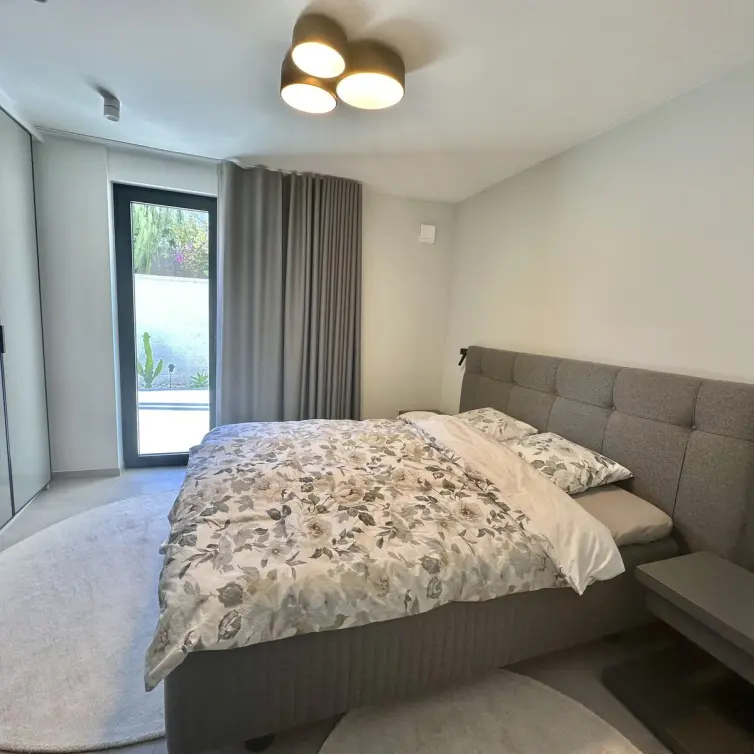 Sale of detached villa in Puerto Banús