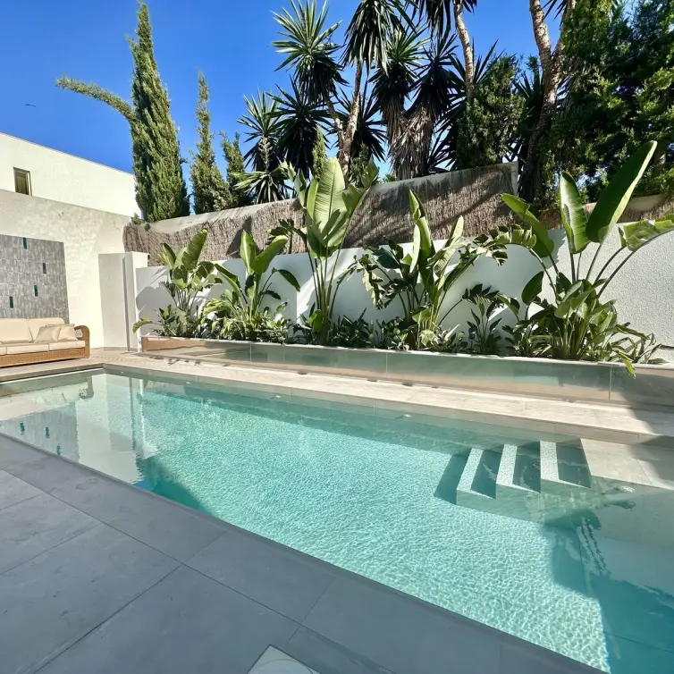 Sale of detached villa in Puerto Banús