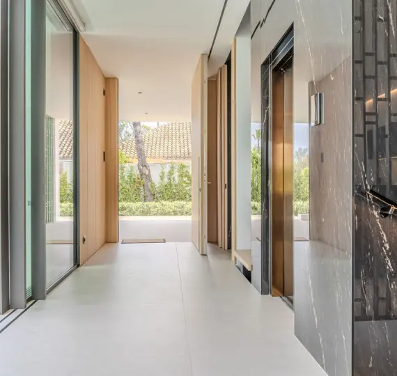 Дом на две семьи R5140960