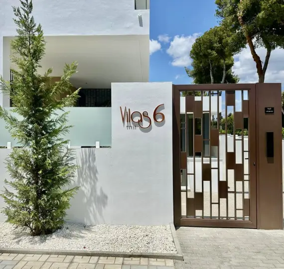 Дом на две семьи R5140960