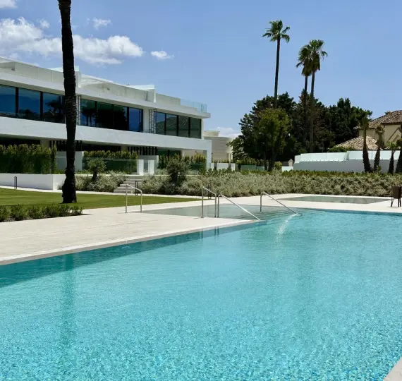 Дом на две семьи R5140960