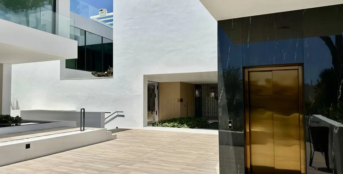 Продажа дома на две семьи в Nueva Andalucía (район Nueva Andalucía) 7