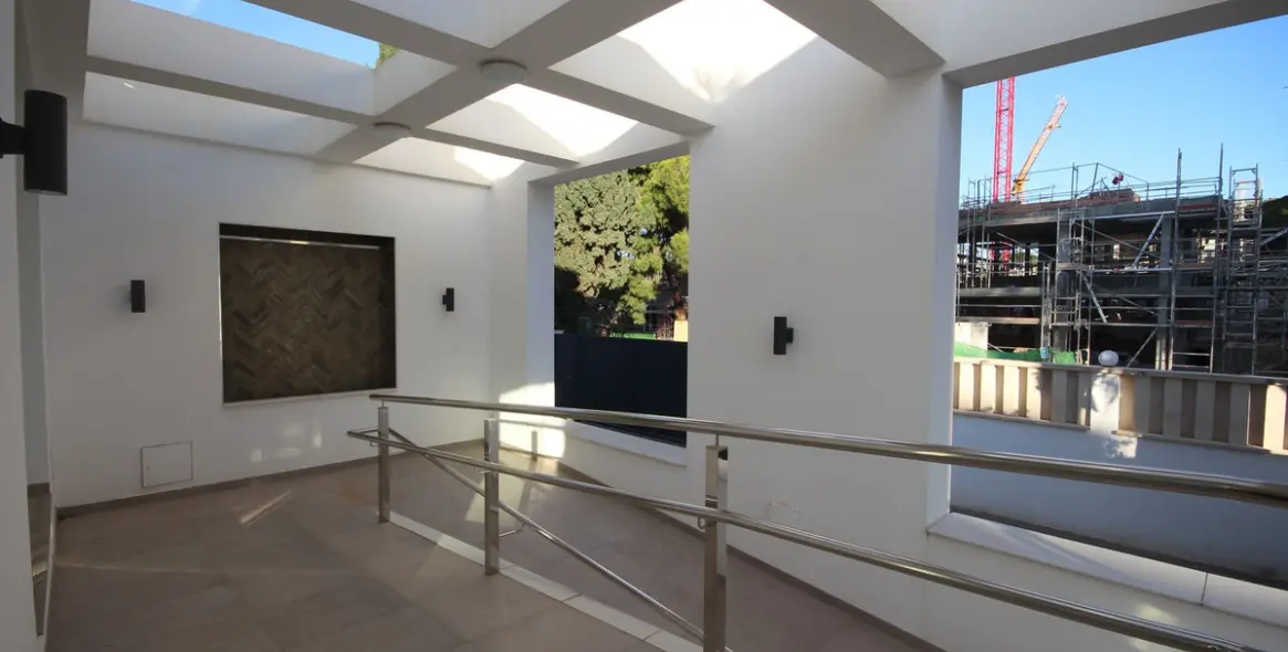 Sale of detached villa in Elviria 7