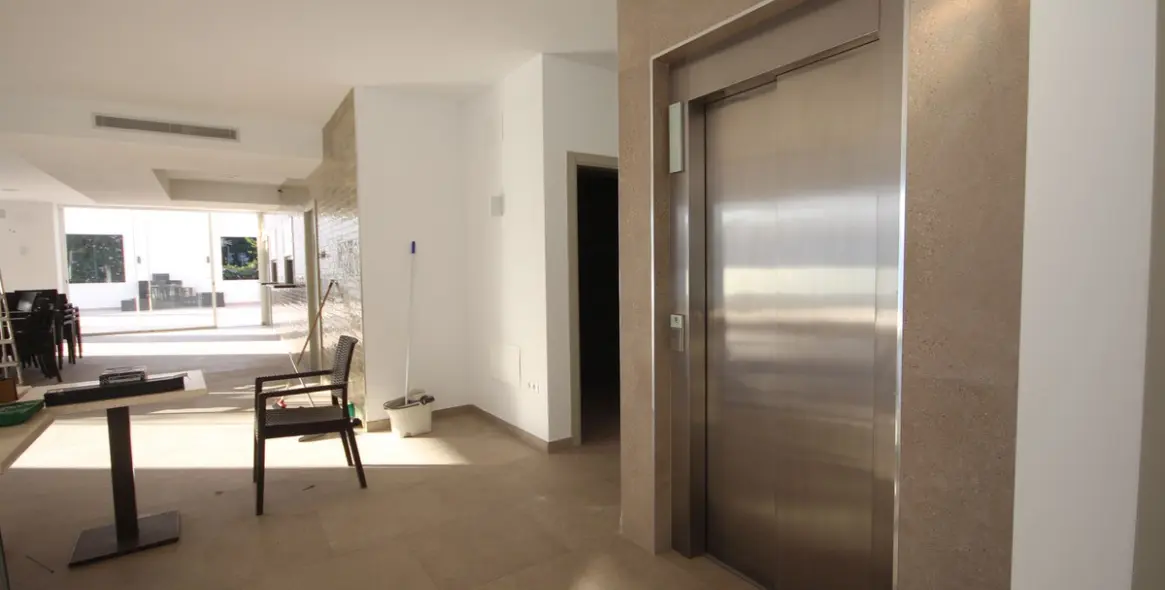 Sale of detached villa in Elviria 8