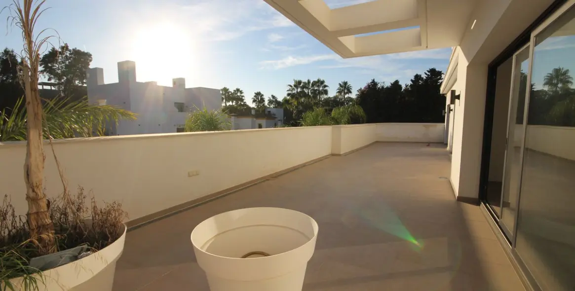Sale of detached villa in Elviria 9
