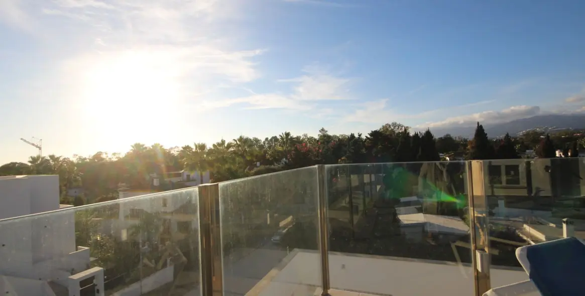 Sale of detached villa in Elviria 15