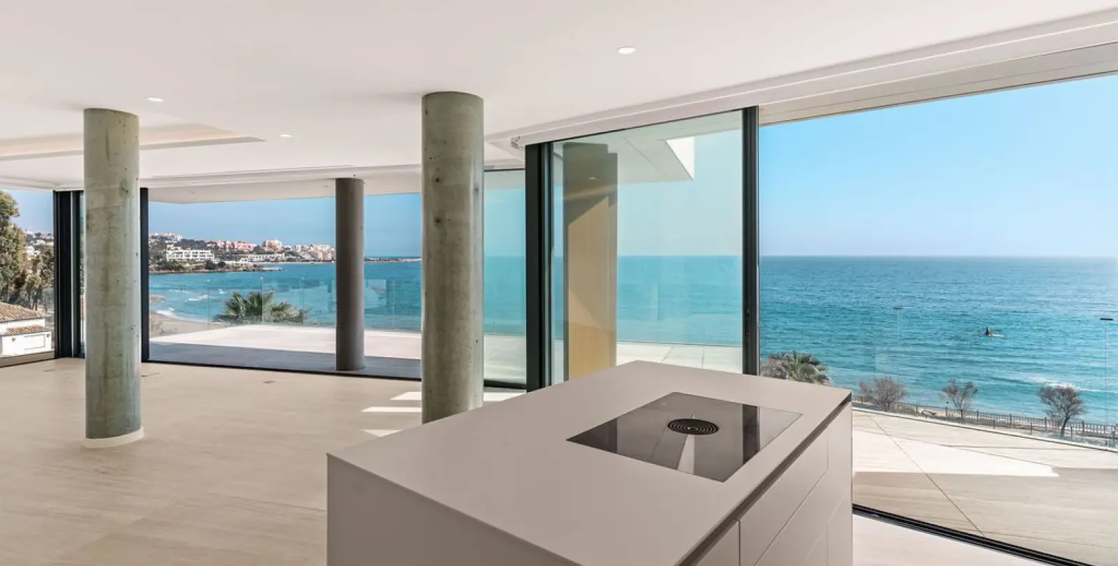 Venta de ático dúplex en Estepona 1