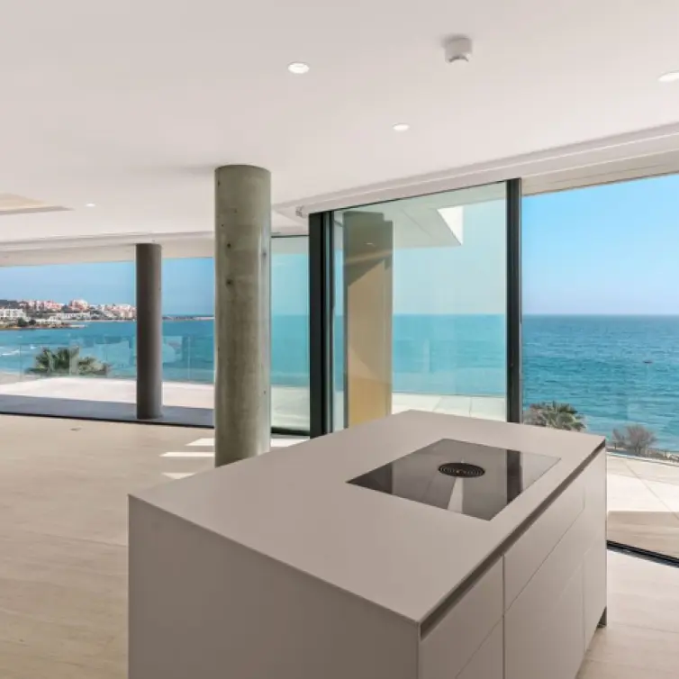 Venta de ático dúplex en Estepona