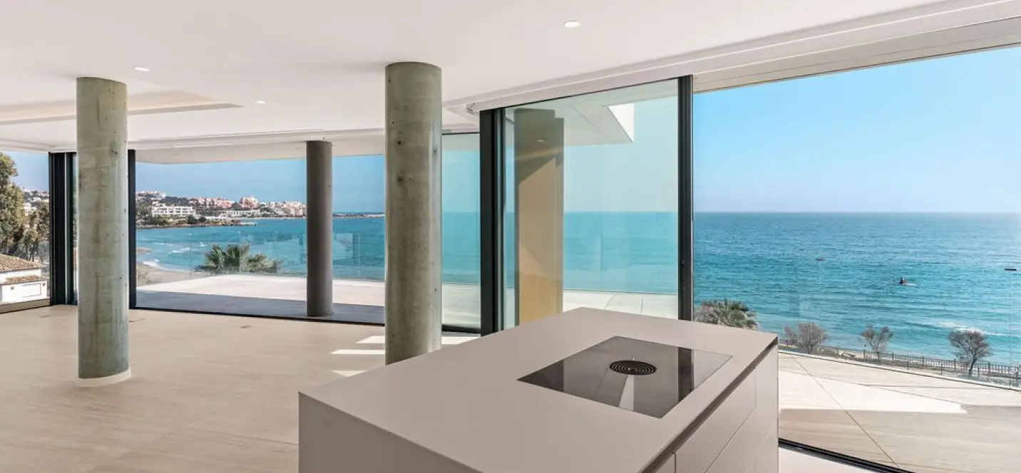 Venta de ático dúplex en Estepona 0