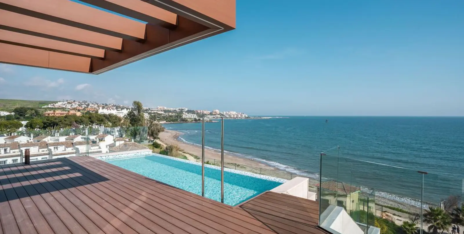 Venta de ático dúplex en Estepona 2