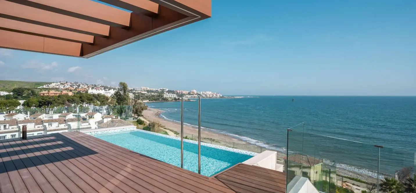 Venta de ático dúplex en Estepona 1