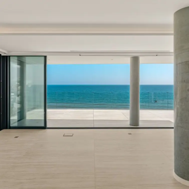 Venta de ático dúplex en Estepona