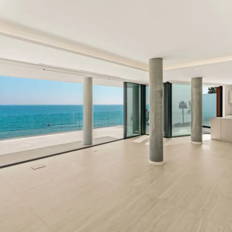 Venta de ático dúplex en Estepona