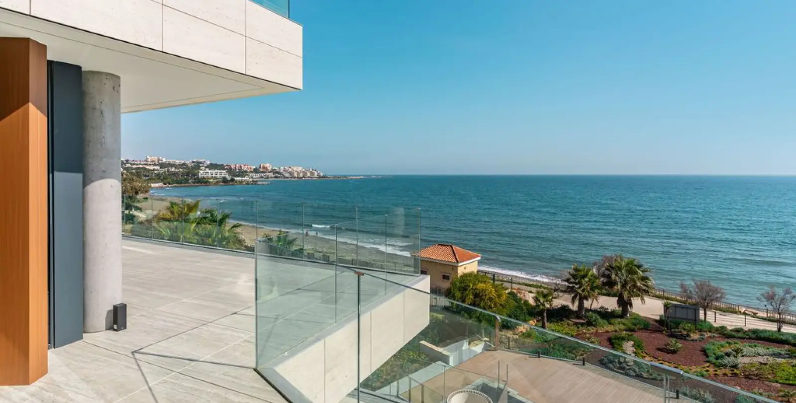 Venta de ático dúplex en Estepona 16