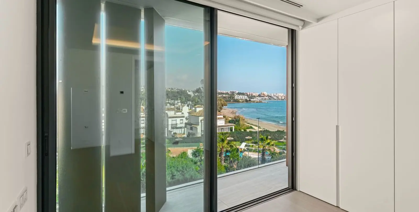 Venta de ático dúplex en Estepona 20