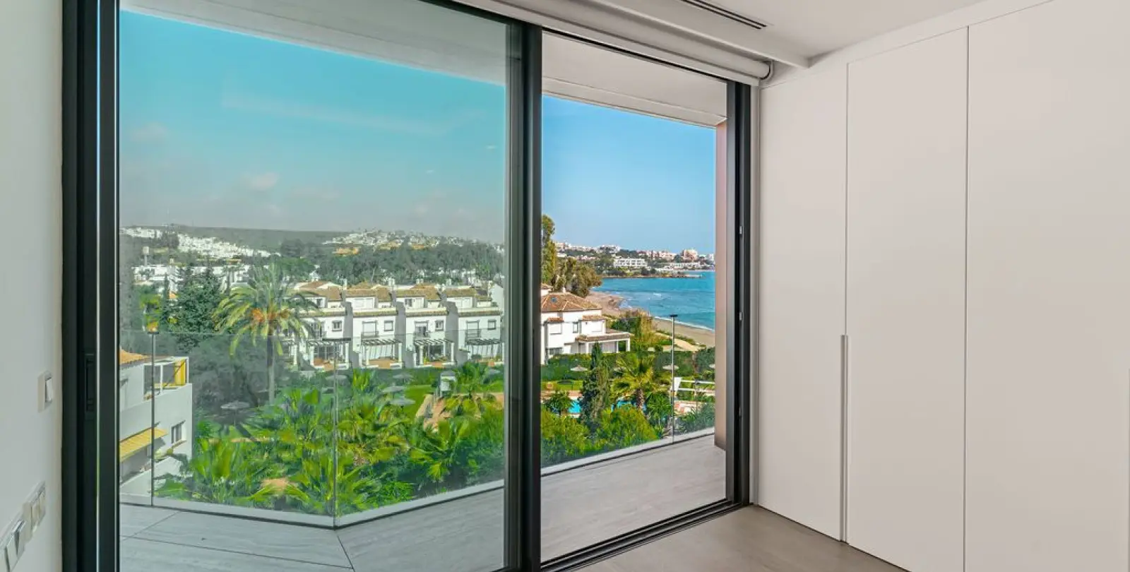 Venta de ático dúplex en Estepona 22