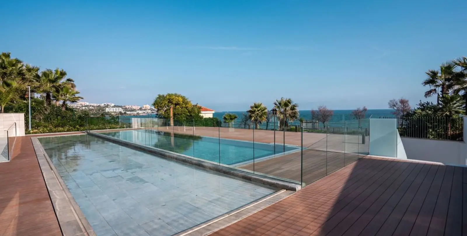 Venta de ático dúplex en Estepona 28