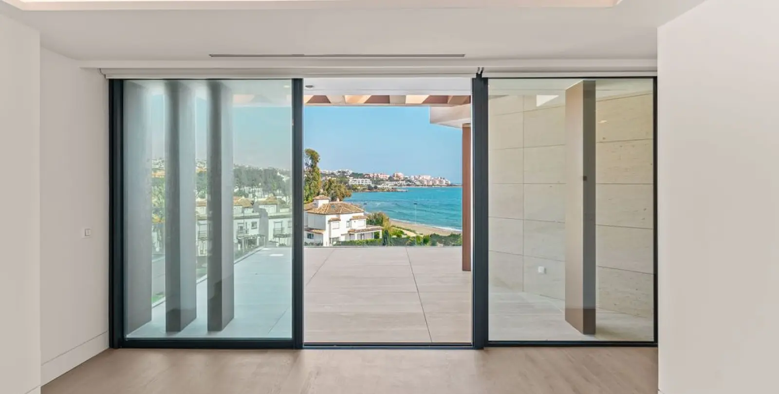 Venta de ático dúplex en Estepona 31