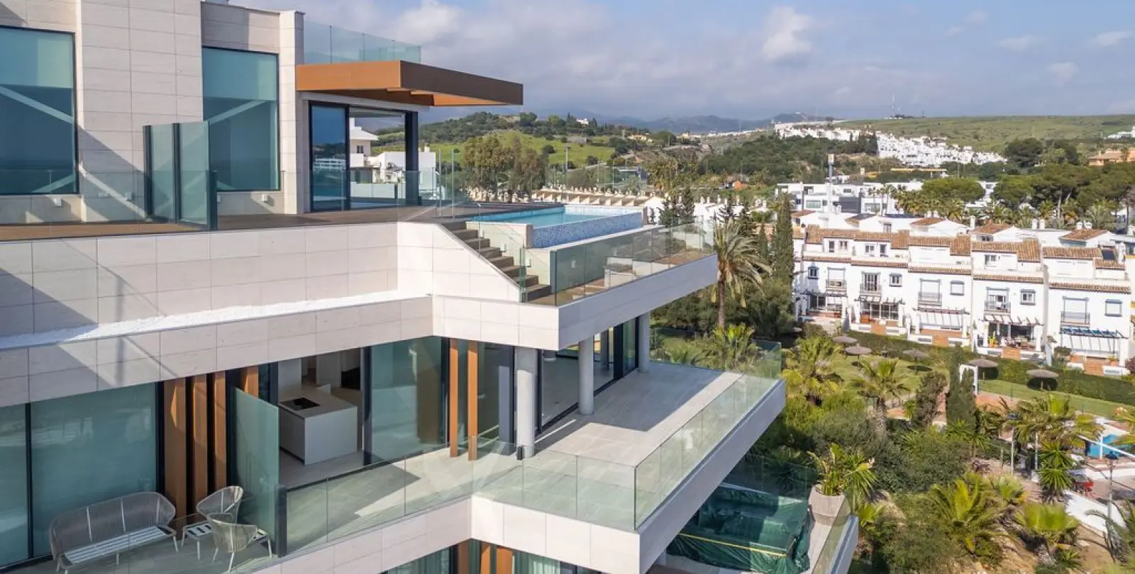 Venta de ático dúplex en Estepona 38