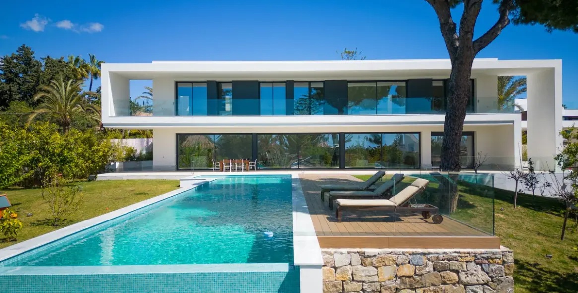 Sale of detached villa in Marbella East (district Marbesa) 1