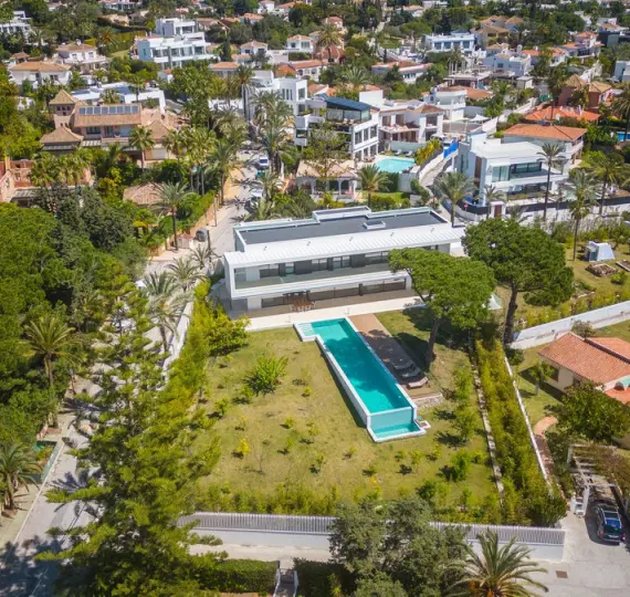 Detached villa R4690111