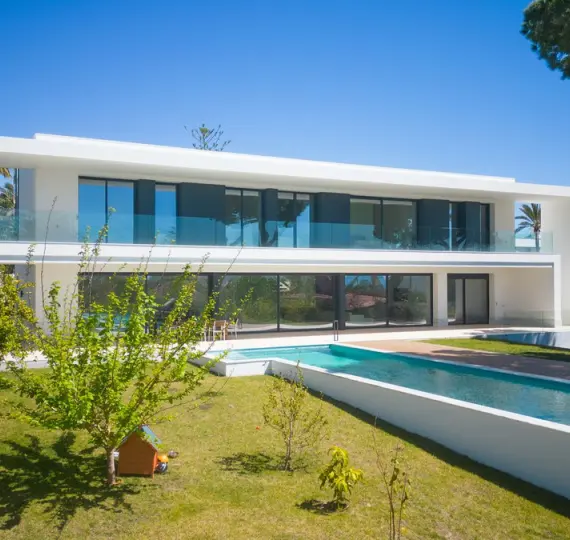 Detached villa R4690111