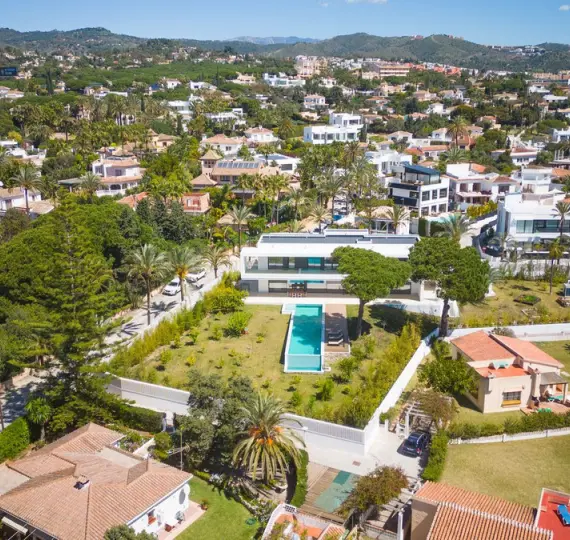 Detached villa R4690111