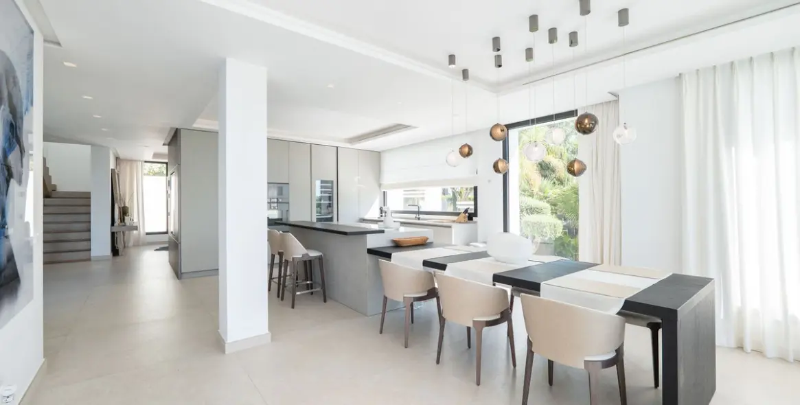 Продажа  отдельно стоящей виллы в Los Flamingos 11