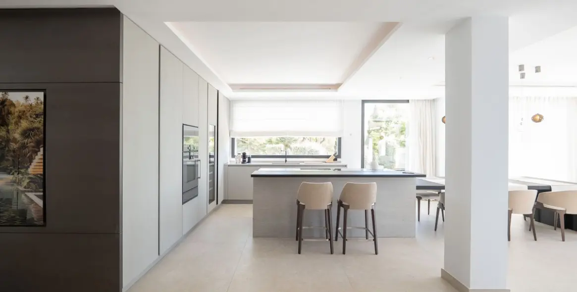 Продажа  отдельно стоящей виллы в Los Flamingos 13