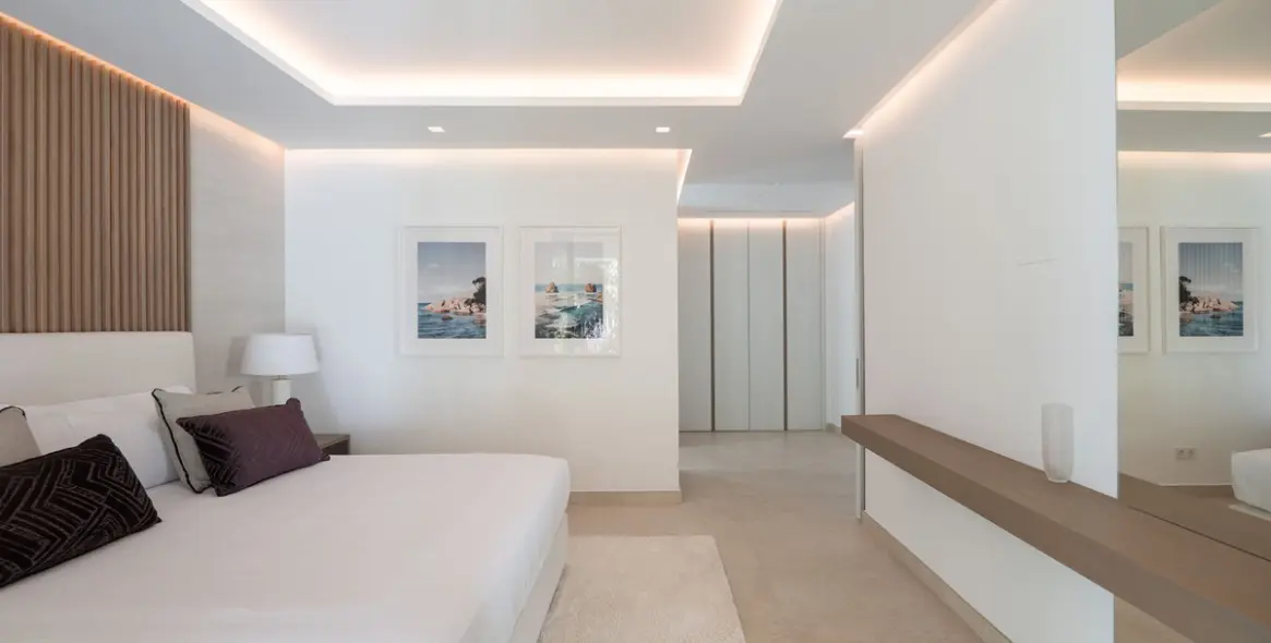 Продажа  отдельно стоящей виллы в Los Flamingos 14