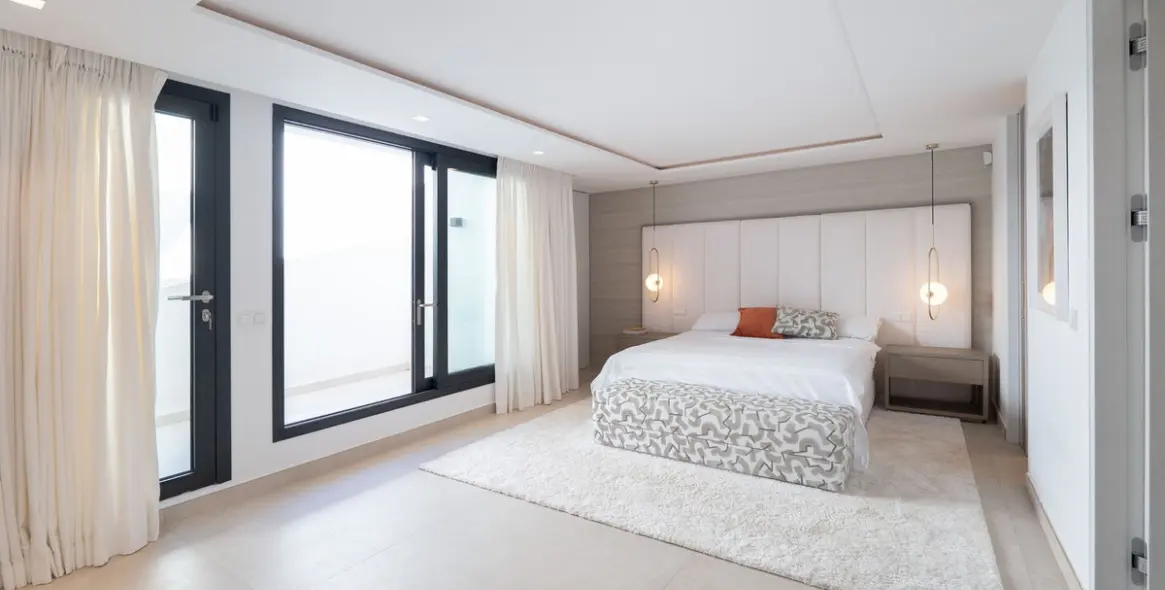 Продажа  отдельно стоящей виллы в Los Flamingos 16