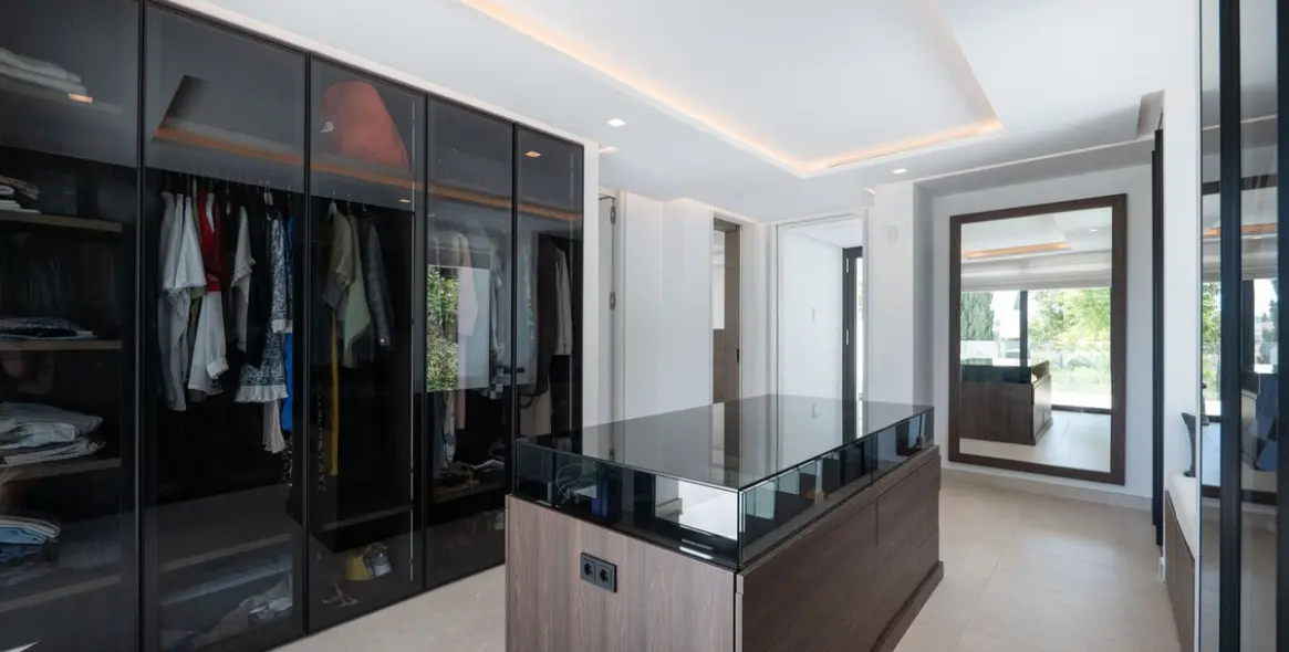 Продажа  отдельно стоящей виллы в Los Flamingos 20