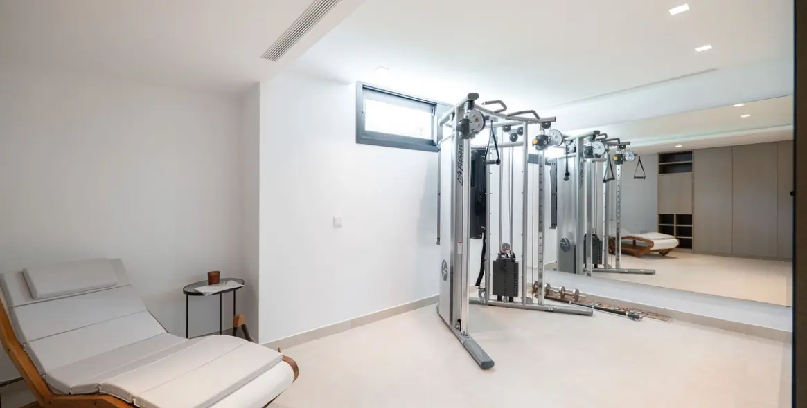 Продажа  отдельно стоящей виллы в Los Flamingos 25