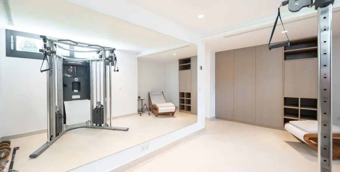 Продажа  отдельно стоящей виллы в Los Flamingos 26