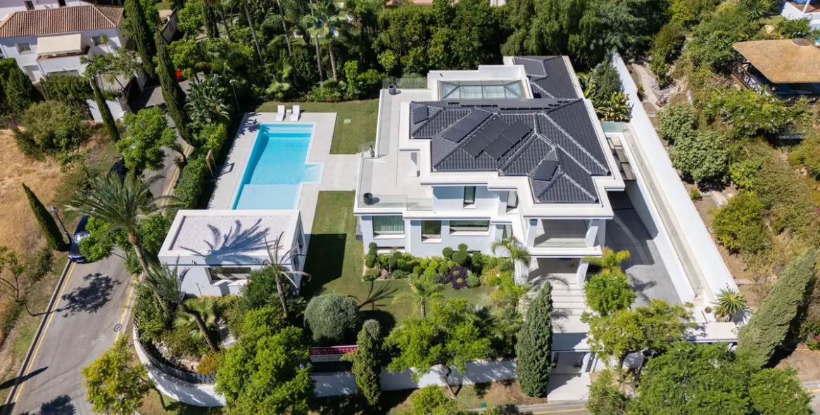 Продажа  отдельно стоящей виллы в Los Flamingos 30