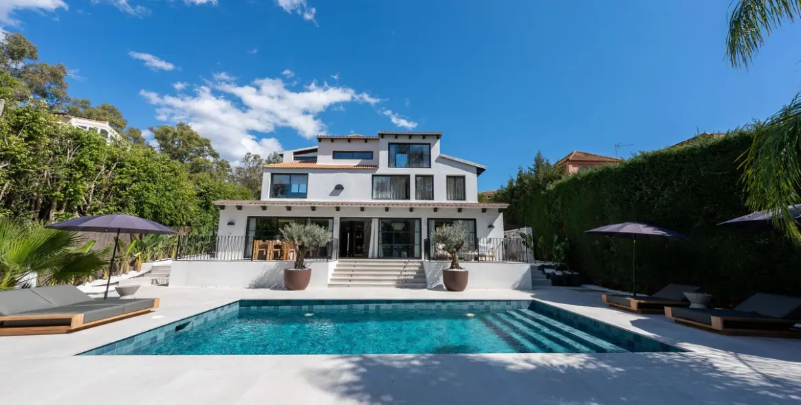 Продажа  отдельно стоящей виллы в Nueva Andalucía 1