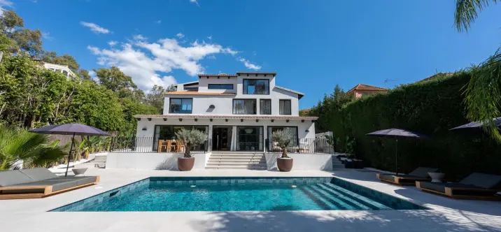 Venta de villa independiente en Nueva Andalucía 0