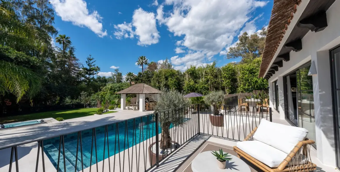 Продажа  отдельно стоящей виллы в Nueva Andalucía 10