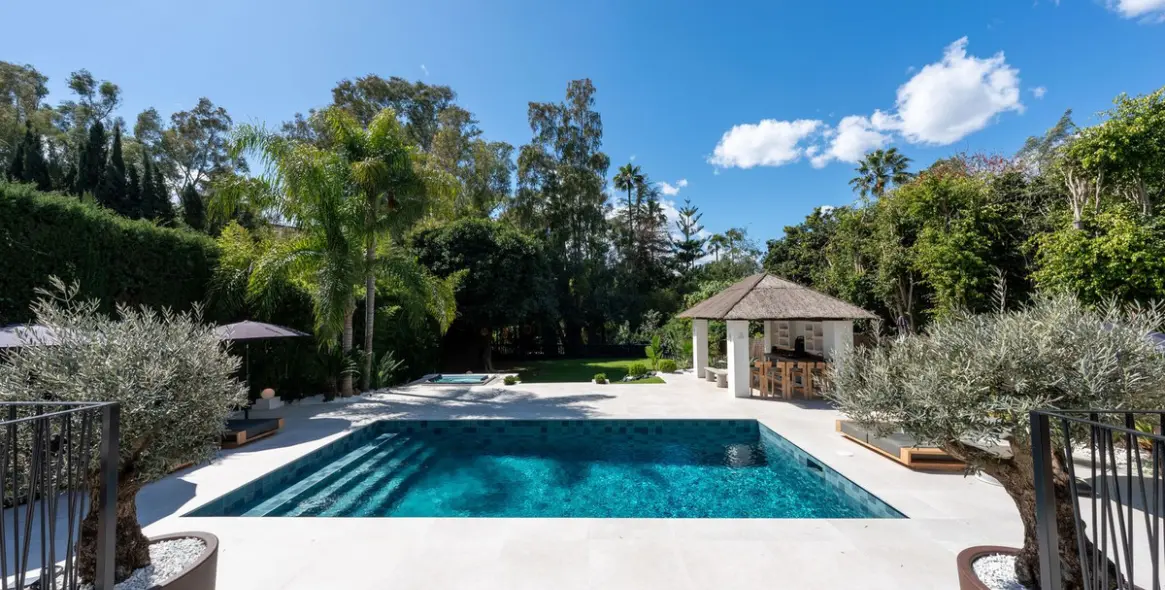 Продажа  отдельно стоящей виллы в Nueva Andalucía 12