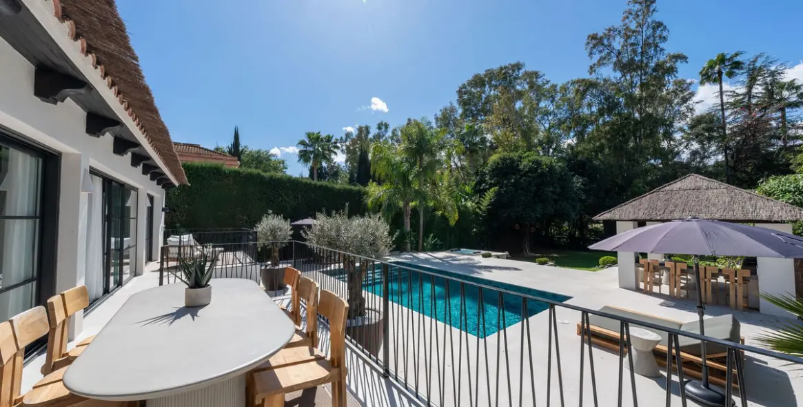 Продажа  отдельно стоящей виллы в Nueva Andalucía 13