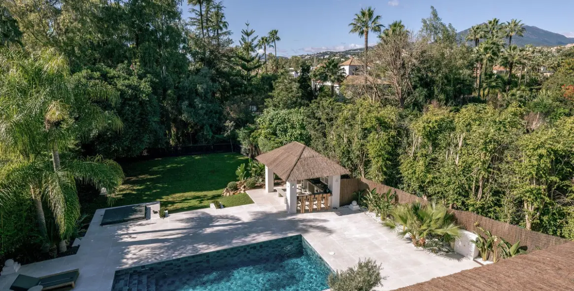 Продажа  отдельно стоящей виллы в Nueva Andalucía 39