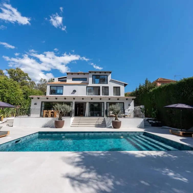 Sale of detached villa in Nueva Andalucía