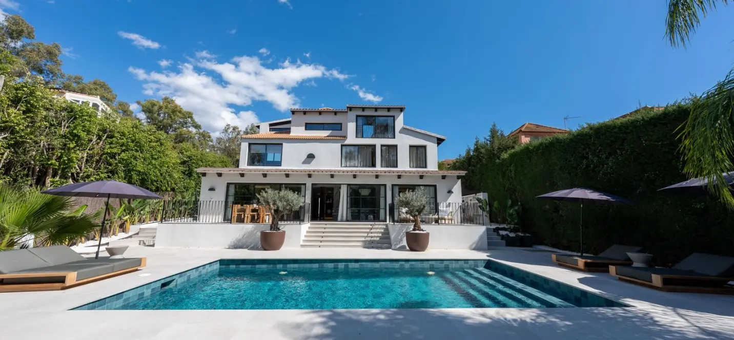 Sale of detached villa in Nueva Andalucía 0