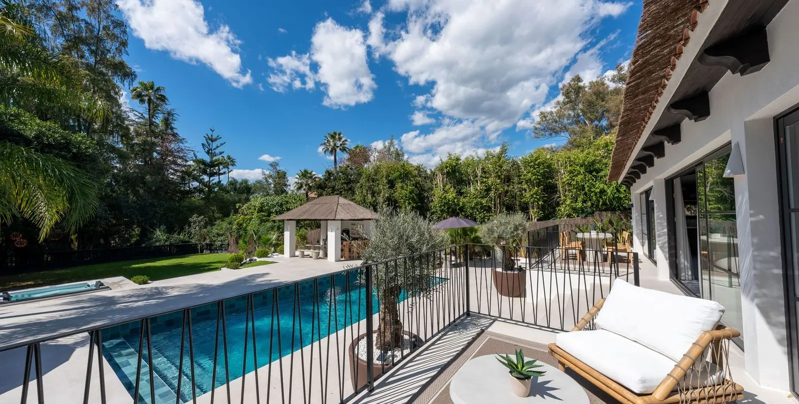 Sale of detached villa in Nueva Andalucía 10