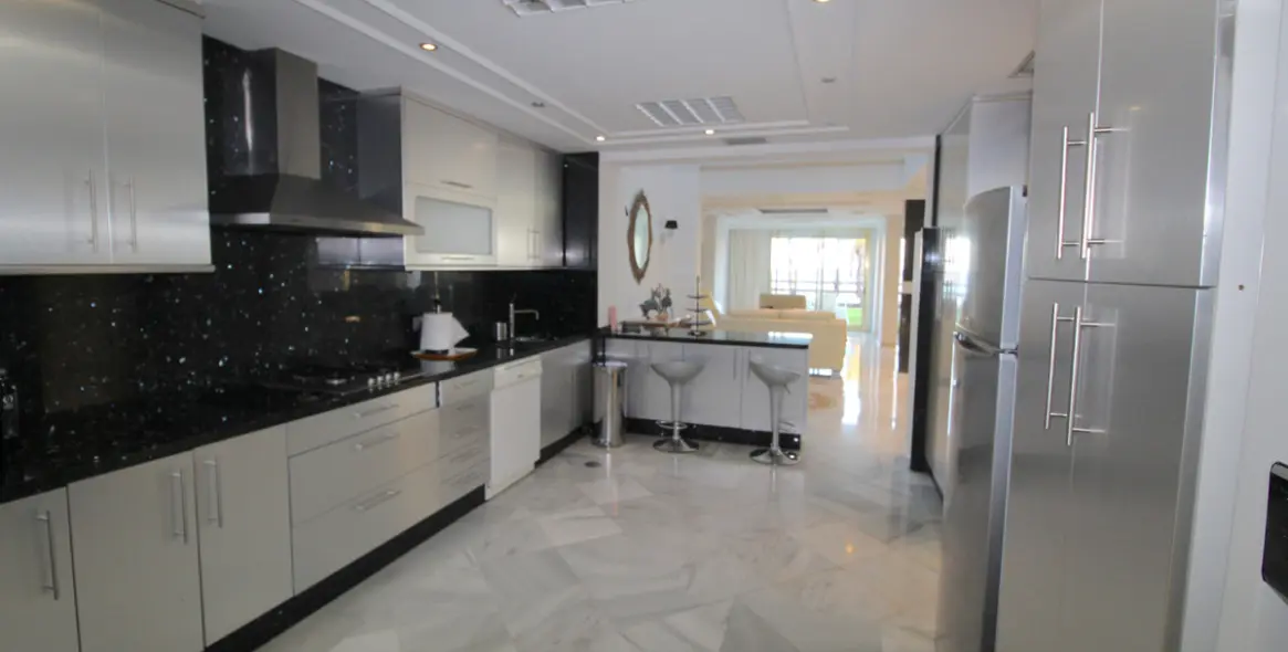 Long-term rent of ground floor apartment in Puerto Banús 13