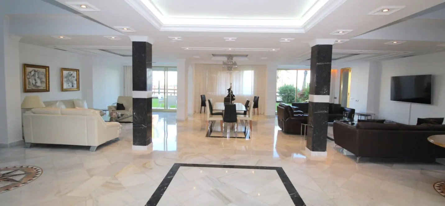 Short-term rent of ground floor apartment in Puerto Banús 1