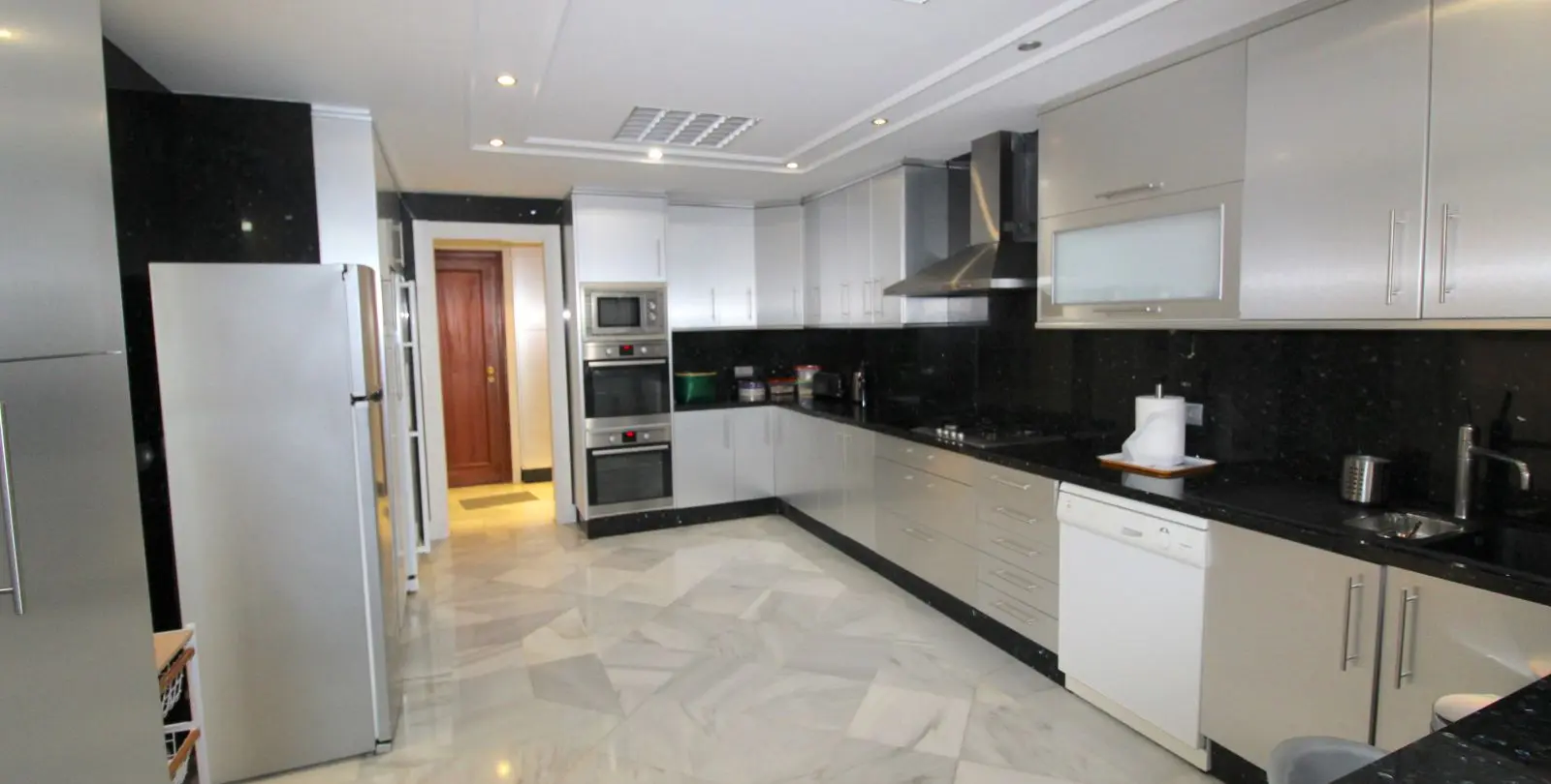 Short-term rent of ground floor apartment in Puerto Banús 14